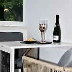18zero2 Luxury Apartment