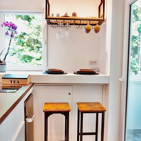 18zero2 Luxury Апартаменти Барі